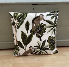 Safari Junge monkey white