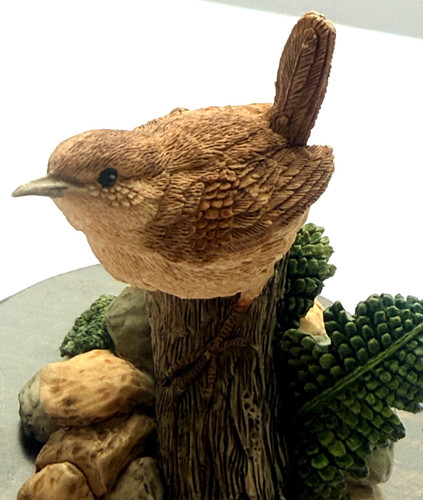 Wren bird figurine country - wren,