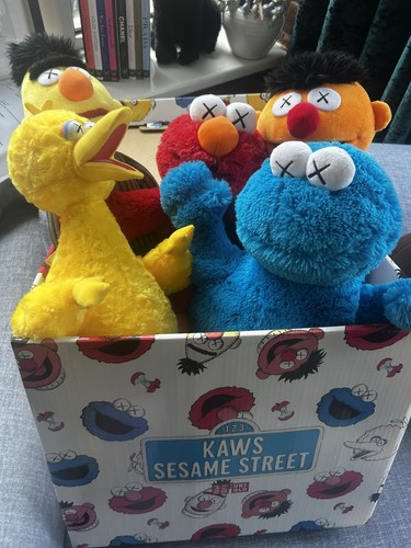 Kaws sesame street uniqlo - sesame, x