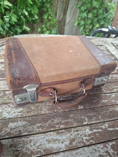 Small vintage carrying case - vintage,