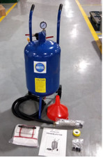 Sand blasting pot with New style gun.  SB20 Mattis Sandblaster  Grit Blast Pot