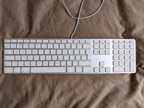 Apple wired keyboard - wired, with