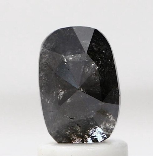 Black color 23ct oval - black,