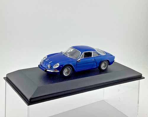Minichamps 430 113600 - 1:43,