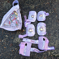 Groovy Chick roller-skating /