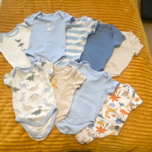Matalan pack baby bodysuits - 9,