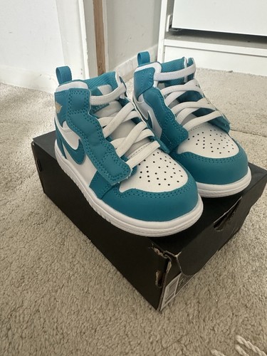 Nike air jordan mid - air,