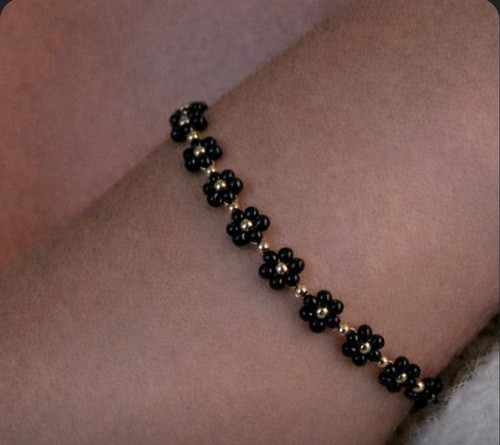 Elegant black daisy bracelet