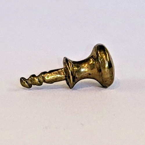 Small cast brass knob queen - small,