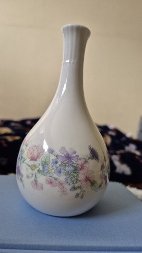 Wedgewood angela vase bone - wedgewood,