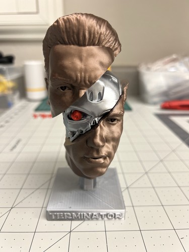 Terminator t800 like statue - t800,