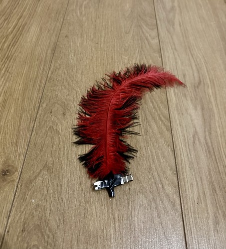 Black red feather - black,
