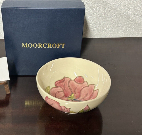 Beautiful moorcroft magnolia - moorcroft,