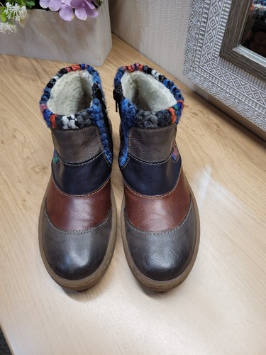 Reiker zena tri - tri, colour