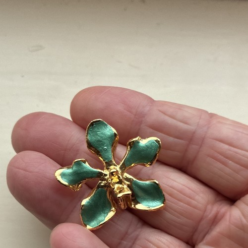 Green enamel singapore orchid - green,