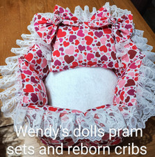REBORN/DOLLY 13" PRESENTATION/DISPLAY CRIB/COT/PROP ❤️LOVE HEARTS WITH LACE ❤️