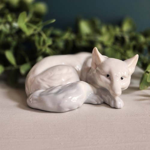 Arctic fox figurine reclining - arctic,