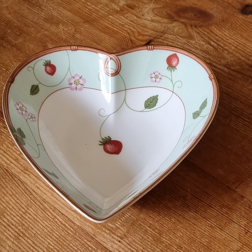 Pretty wedgwood bone china - wedgwood,