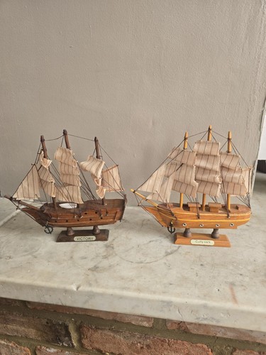 Ships two wooden models - models, of