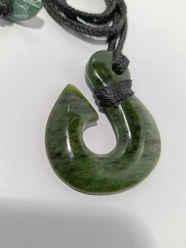 Inanga hei matau jade hand - matau,