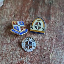 LUTON  TOWN  F C - 3 x VINTAGE  80's  / 90's COLLECTABLE  FOOTBALL  Pin  BADGES