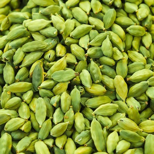 Green cardamom pods - green,
