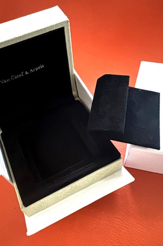 Van cleef arpels earring box - arpels,