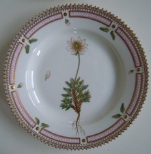 ROYAL COPENHAGEN FLORA DANICA Cake Plate #3551 Ø 17 cm DESSERT PLATE 6.50" 1.W