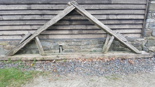 Wooden roof trusses a - -,