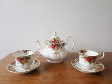 Royal Albert Old country roses teapot cups saucers