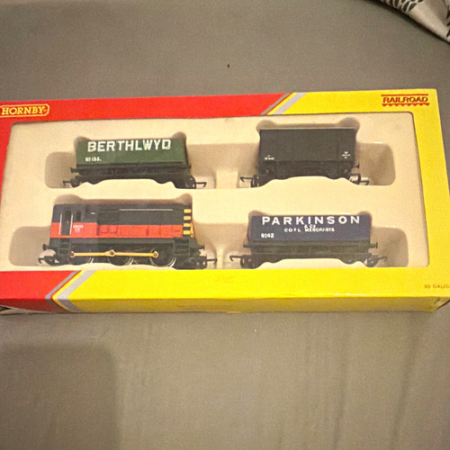 Hornby railroad train pack - train,