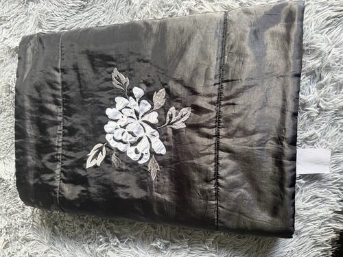 Beautiful black bed runner - black,