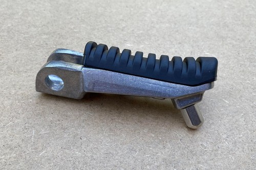 Front right footrest - foot, peg