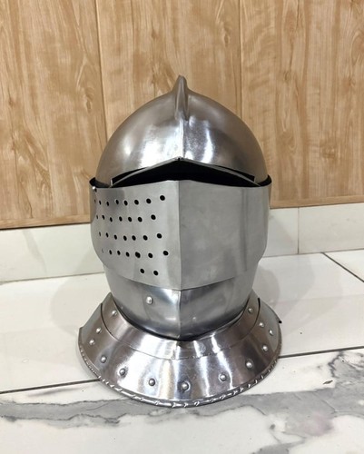 Medieval close helmet battle - close,