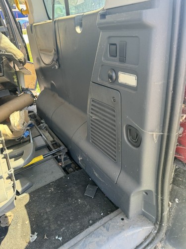 Peugeot taxi rear interior - e7,