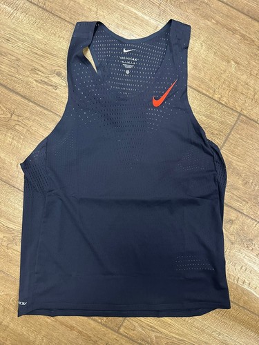 Size medium nike aeroswift - medium,