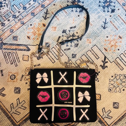 Betsey johnson kitsch xoxo - betsey,
