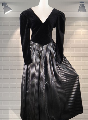 Vintage laura ashley velvet - laura,