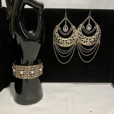 Ethnic Indian Gold Tone Sparkly Elasticated Bracelet & Gold Tone Dangly Earrings
