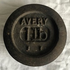 Old AVERY 1lb One Pound Cast Iron Weight with Crown 552 70 Assay Mark.