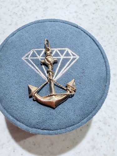 9ct yellow gold - anchor, chief