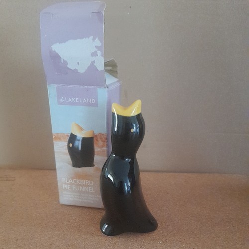 Blackbird pie funnel - funnel, by