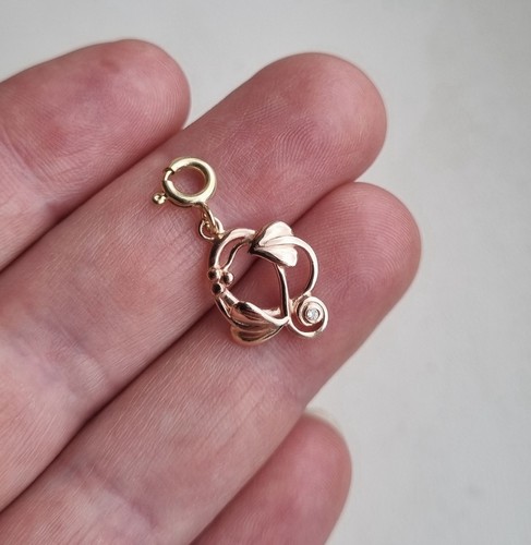 9ct hallmarked rose - rose, yellow