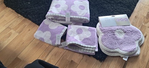 Bnwt bath sheet hand towel - bnwt,