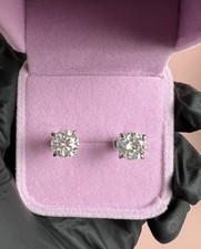 Round cut Moissanite Stud
