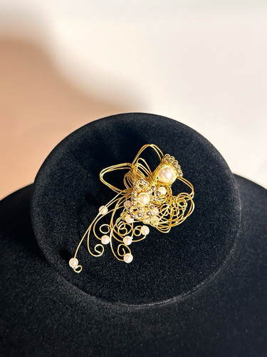 Gold tone flower brooch white - flower,