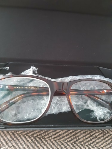 Kylie minogue glasses - kylie,