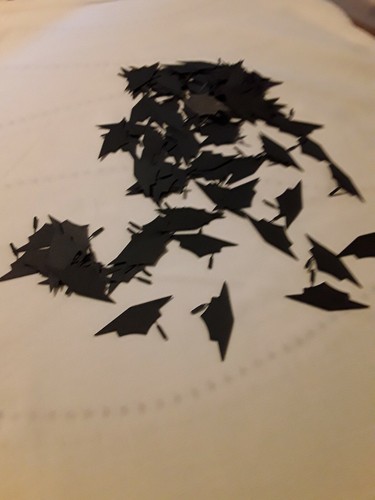 Graduation table confetti - table,
