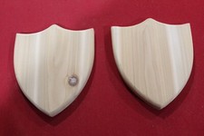 2 SHIELD NATURAL CEDAR WOOD
