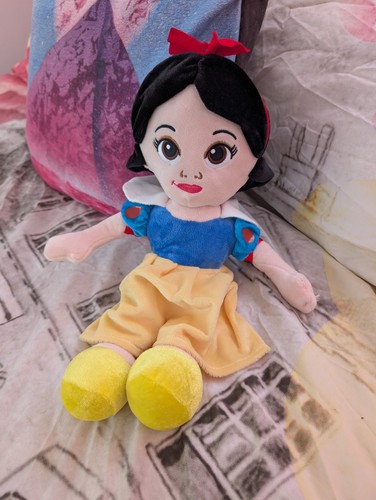 Disney store snow white plush - snow,